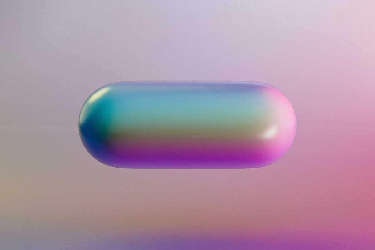 Smartshop-Regal mit Research-Chemicals und Substanzen wie 3,4-EtMC in moderner Verpackung