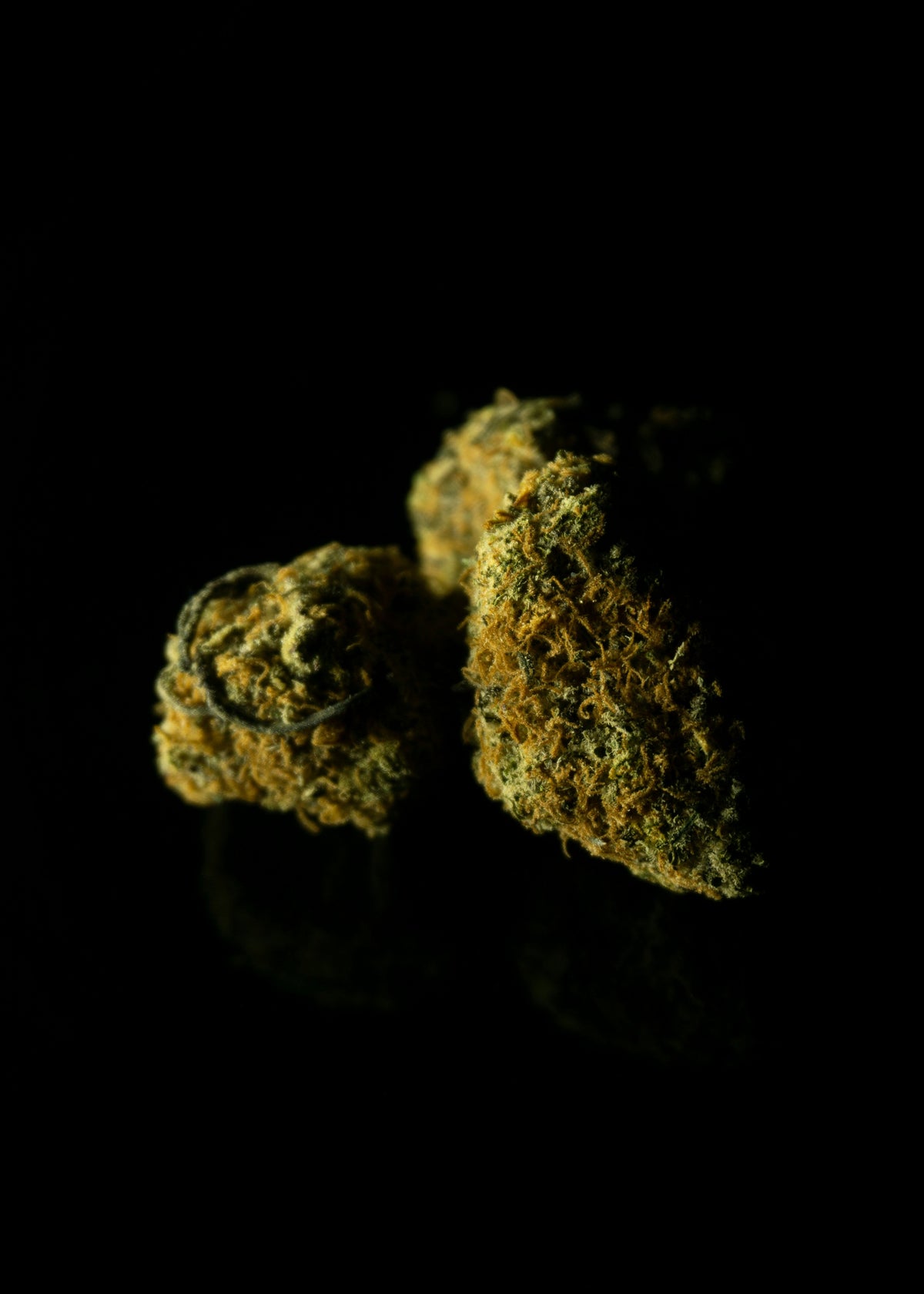 9H-THC-Molekül und Produktdarstellung zur Erklärung von Struktur und Wirkung