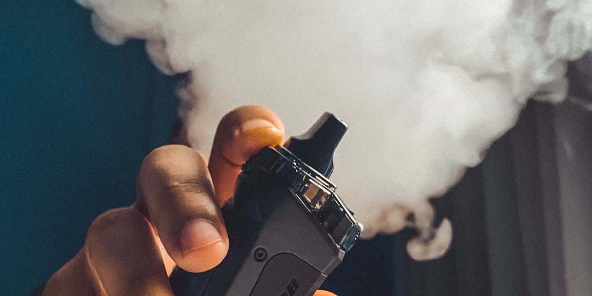 Vaporizer Temperatur Cannabis — Vaporizer Gerät mit aufsteigendem Dampf